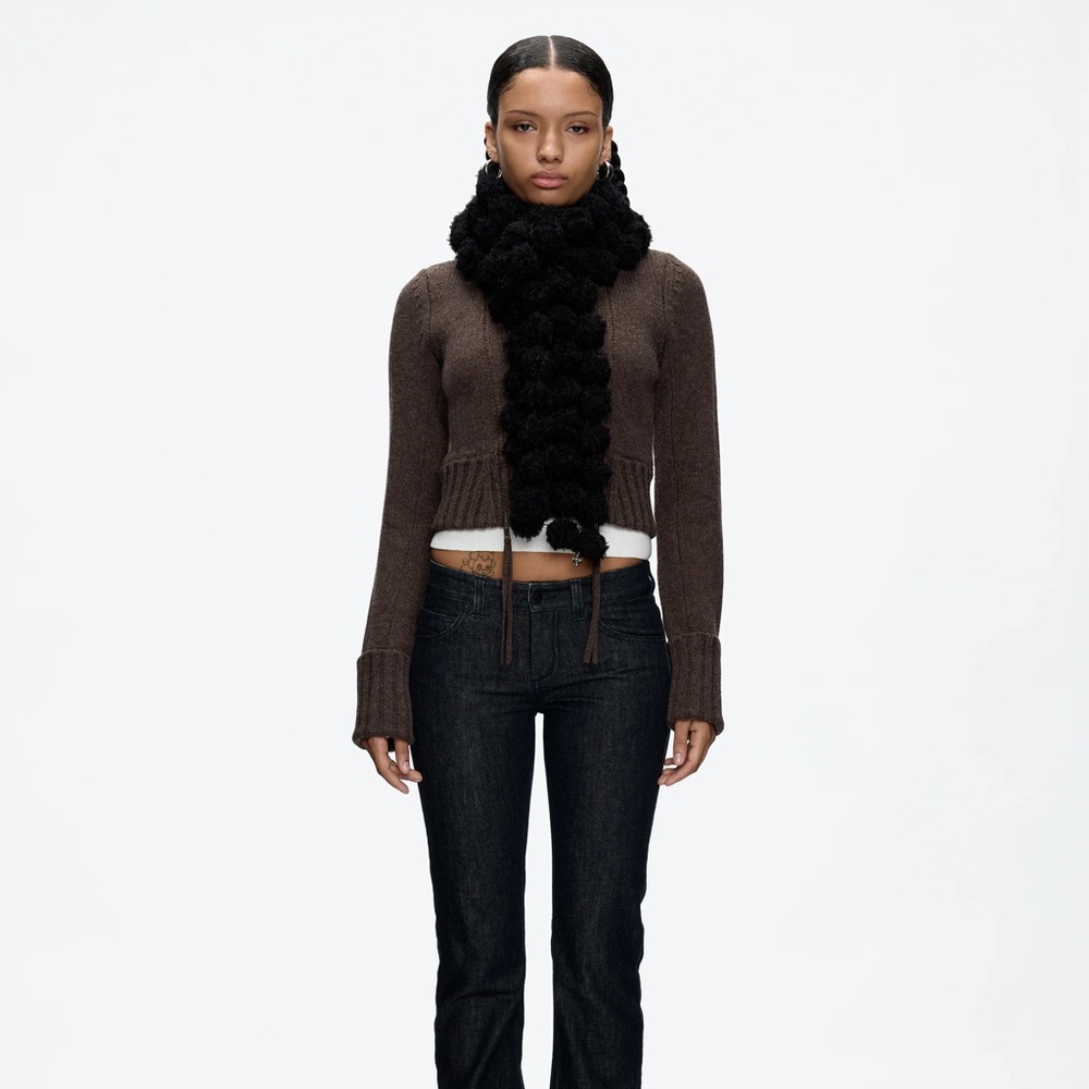 Tank Air Pom Pom Garland Scarf